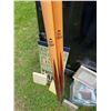 Image 2 : Decor and Golden Crown Pool Cues