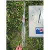 Image 3 : Pepsi Bottle and Gordon Wall Clock Set