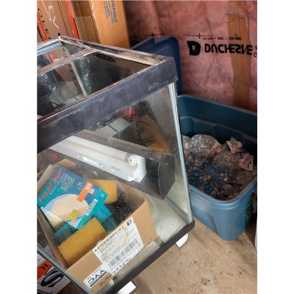 Aquarium 24" x 15" x 17" With Accessories