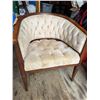 Image 1 : Tufted Barrel-Back Chair with Wooden Frame