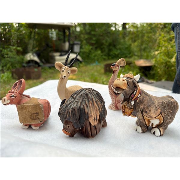 Vintage Artesania Rinconada figurines