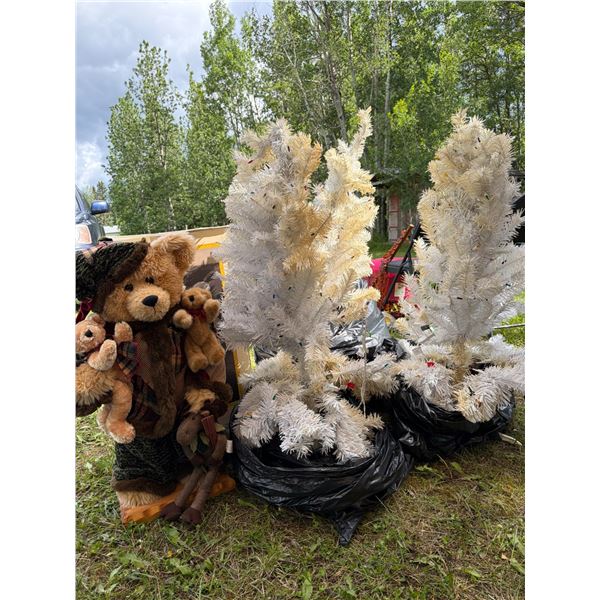 Stand-Up Teddy Bear with Three Mini Christmas Trees
