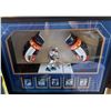 Image 1 : Wayne Gretzky Signed Gloves with Figure and Cards Display