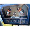 Image 3 : Wayne Gretzky Signed Gloves with Figure and Cards Display