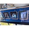 Image 8 : Wayne Gretzky Signed Gloves with Figure and Cards Display