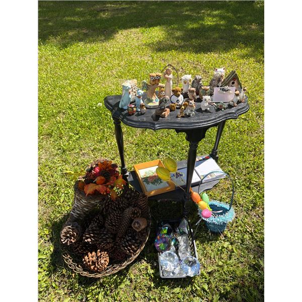 Ceramic Decor With Pinecones and Small Table