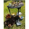 Image 4 : Ceramic Decor With Pinecones and Small Table