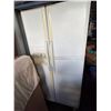 Image 1 : Frigidaire Refrigerator-Freezer with Ice and Water Dispenser