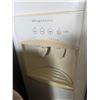 Image 8 : Frigidaire Refrigerator-Freezer with Ice and Water Dispenser