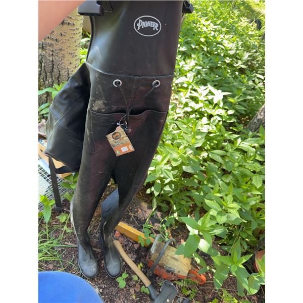 Pioneer Black Rubber Fishing Waders Size 11
