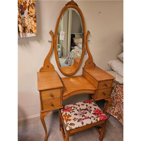 Vintage Makeup Dresser C
