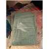 Image 10 : Vintage Linens B