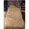 Image 2 : Vintage Linens B