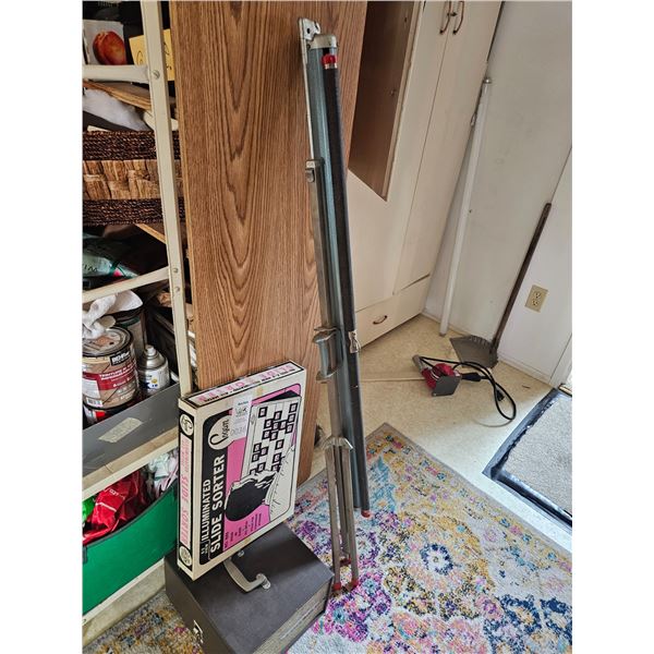 Bell Howell Projector & Screen B