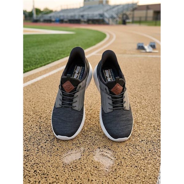 Skechers Men's Size 9 Black Memory Foam Shoes