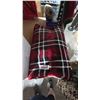 Image 2 : Life Comfort Red Plaid Polyester Blanket