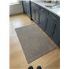 Image 1 : 30" x 47" Mat, brown