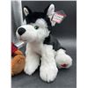 Image 4 : Jasper Moose and Stuffed Animal House Husky