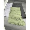 Image 2 : 3 Ladies Shorts 2XL Assorted Colors