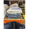Image 2 : 4-Pack Hand Towels, 1 Missing, Mismatched