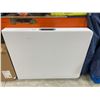 Image 2 : 3ft x 6ft Folding Plastic Table with Handle