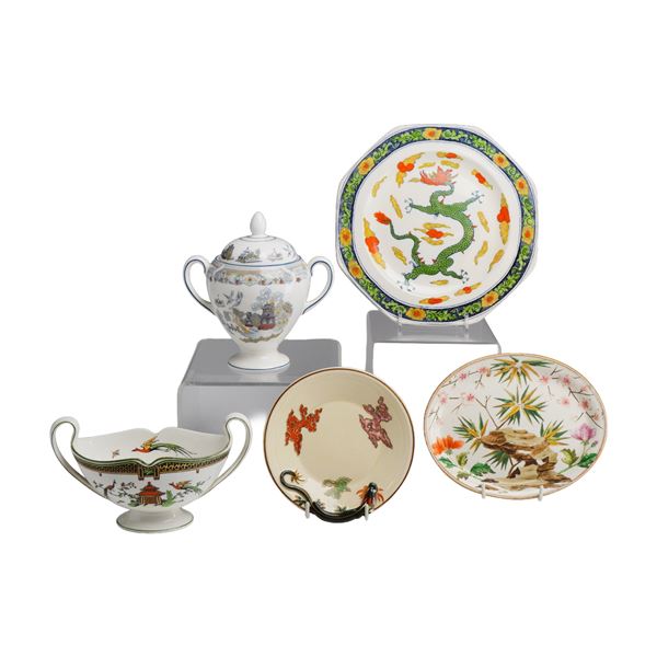 A Collection of Five Wedgwood Chinoiserie-Decorated Ceramic Wares