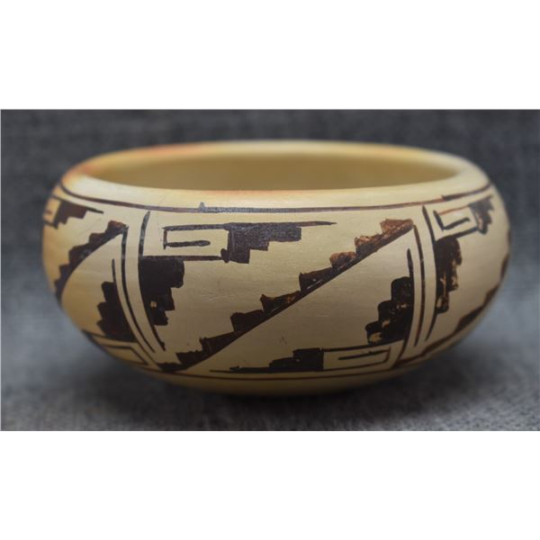 HOPI POTTERY BOWL (F. LALO)