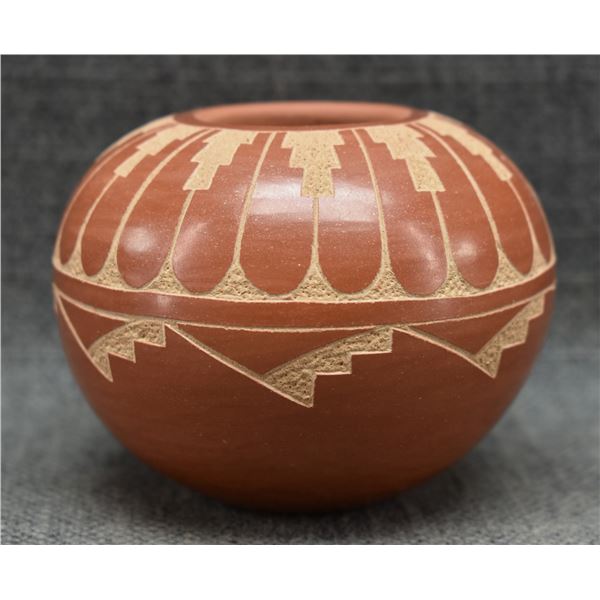 JEMEZ POTTERY VASE (EMMA YEPA)