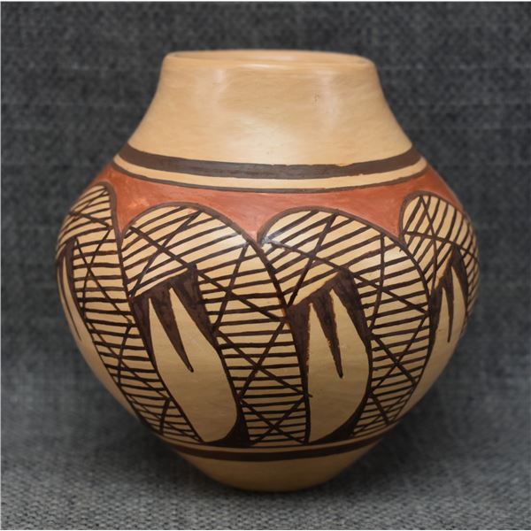 HOPI POTTERY VASE (VERLA DEWAKUKU)