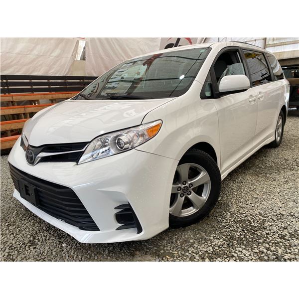 PARKSVILLE - 2019 TOYOTA SIENNA WHITE 261221 KMS - 970631-3
