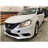 Image 2 : PARKSVILLE - 2017 NISSAN SENTRA WHITE 156965 KMS - 666033-2
