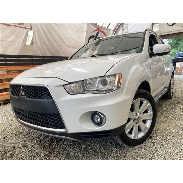PARKSVILLE - 2011 MITSUBISHI OUTLANDER WHITE 194986 KMS - 608905-3