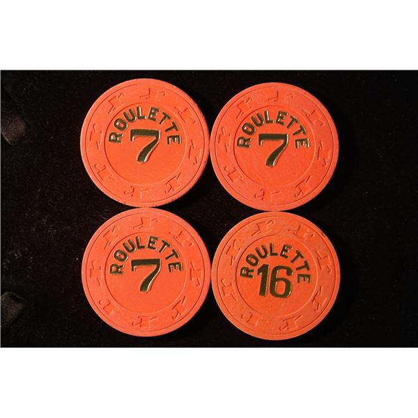 4 PLASTIC ROULETTE CHIPS WITH HAT & CANE BORDER