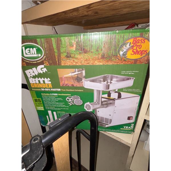 LEM Big Bite #8 Meat Grinder 0.35 HP