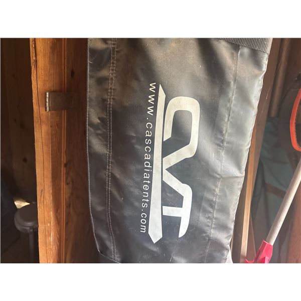 Cascade tent for Toyota pickup with cover in great condition with very little use