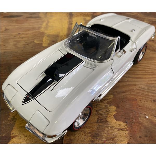 Die-Cast 1967 Chevrolet Corvette L88 Convertible Model Car