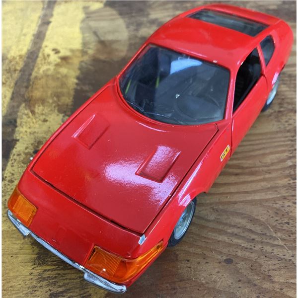 Bburago 1:24 Scale Ferrari 365 GTB/4 Diecast Model Car