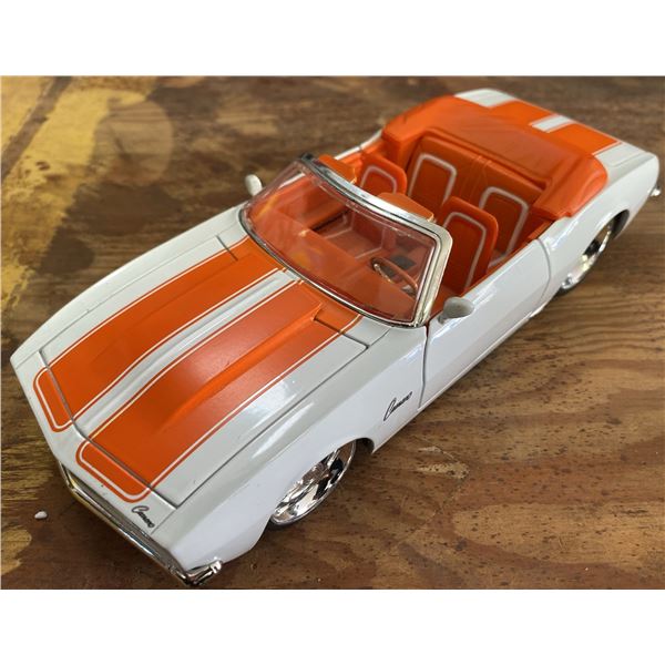 1:24 Scale 1969 Chevy Camaro Convertible Diecast Model