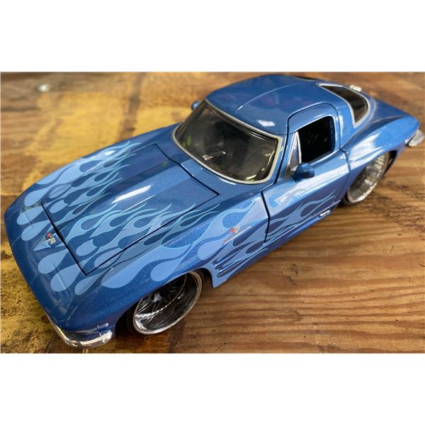 1:18 Scale 1963 Chevrolet Corvette Stingray Model Car - Blue Flame Paint