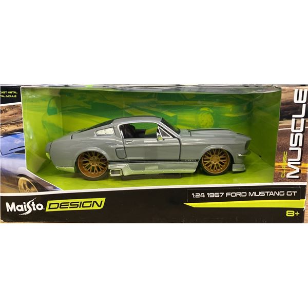 Maisto Design 1:24 1967 Ford Mustang GT Die-Cast Model