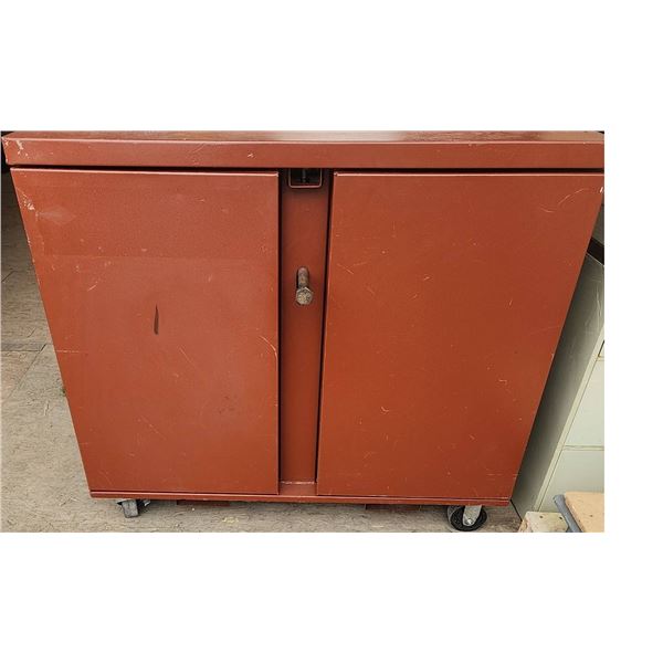 Heavy Duty Metal Workshop Bench on Wheels