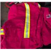 Image 14 : Lot: Husky Stool, Lifear Sneakers, Safety Jacket, Gloves, Straps