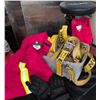 Image 1 : Lot: Husky Stool, Lifear Sneakers, Safety Jacket, Gloves, Straps