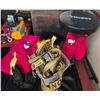 Image 2 : Lot: Husky Stool, Lifear Sneakers, Safety Jacket, Gloves, Straps