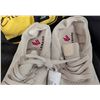 Image 3 : TELUS Yellow Gym Bag With Shoes and Elbeco Pants