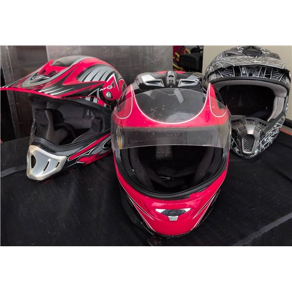 3 Different Motorcycle Helmets: Fulmer, Zox, Asphalt Tech