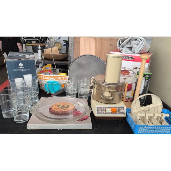 Kitchenware Lot: GE Food Processor, Bella Fondue, Libbey Glasses, Mikasa Plate