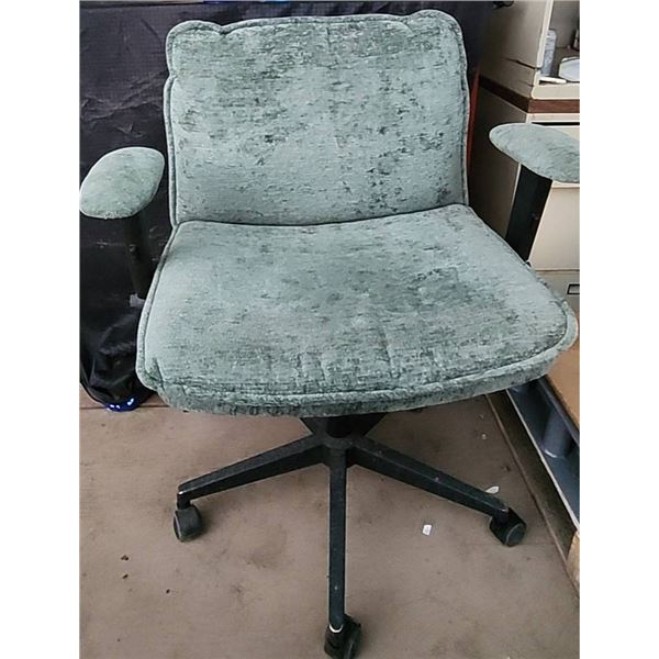 Decor: Office Chair, Glass Votive Holders, Vase, Candleholder