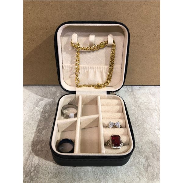 Mini Jewelery Box - Includes 4 Fake Rings & A Fake Chain