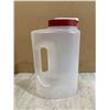Image 4 : Rubbermaid Mixermate Pitcher With A Red Snap Tight Lid
